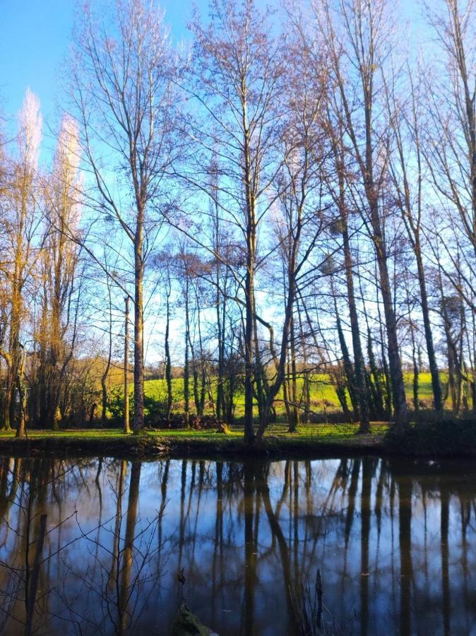 Le Moulin De Benneville Chambres D'Hotes, Petit Dejeuner Compris Cahagnes Exterior foto