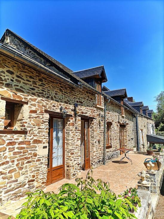 Le Moulin De Benneville Chambres D'Hotes, Petit Dejeuner Compris Cahagnes Exterior foto